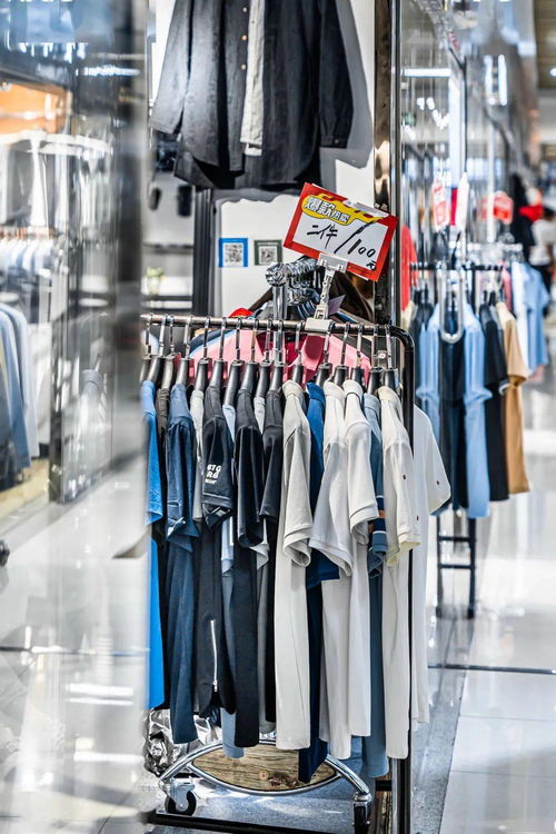 50元入手巴黎时装周同款 我在深圳的服装批发寻宝记